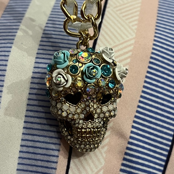 💗NIB BETSEY JOHNSON BLING SUGAR SKULL NECKLACE💗 - Picture 3 of 17